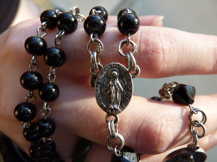 Manos con rosario / Hands with rosary
